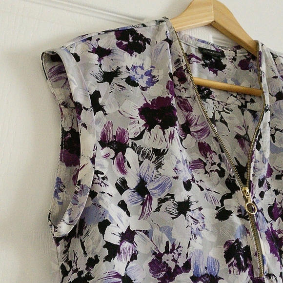Dynamite purple floral sleeveless top 💜 - Picture 4 of 9